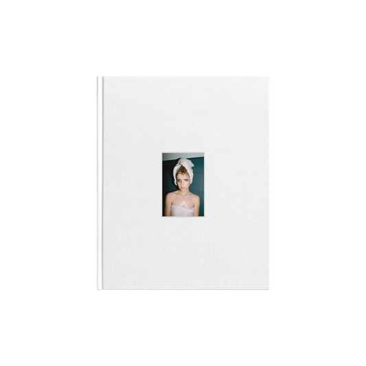 Hayley by Phoenix Johnson - 写真集 (11月20日より出荷予定)